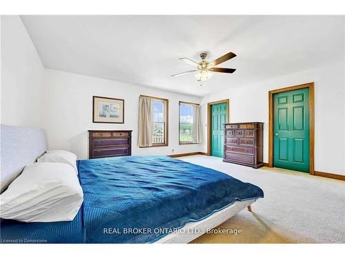 6398 Orchard Avenue, Niagara Falls, ON - Indoor Photo Showing Bedroom