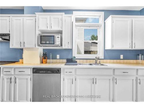 6398 Orchard Avenue, Niagara Falls, ON - Indoor Photo Showing Kitchen With Double Sink