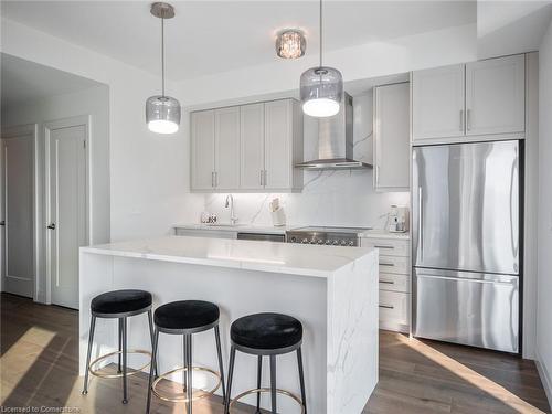 302-500 Brock Avenue, Burlington, ON - Indoor Photo Showing Kitchen With Upgraded Kitchen