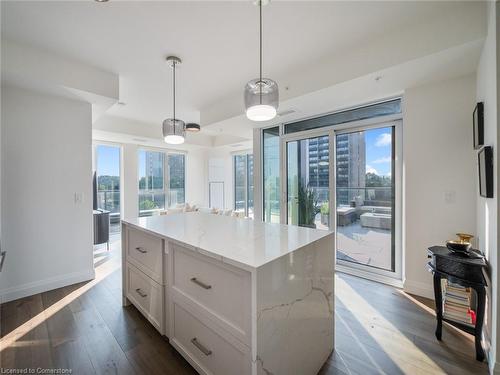 302-500 Brock Avenue, Burlington, ON - Indoor Photo Showing Kitchen