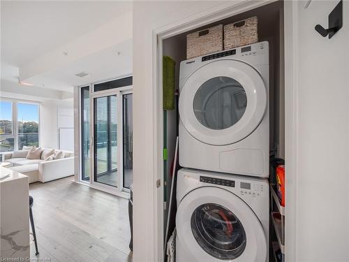 302-500 Brock Avenue, Burlington, ON - Indoor Photo Showing Laundry Room