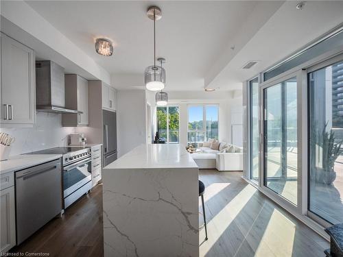 302-500 Brock Avenue, Burlington, ON - Indoor Photo Showing Kitchen