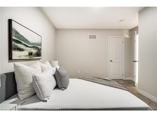 26 Bentgrass Drive, Welland, ON - Indoor Photo Showing Bedroom