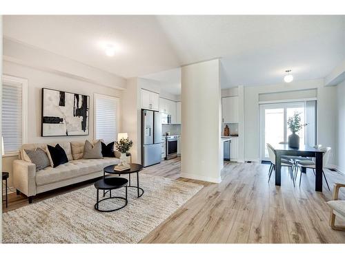 26 Bentgrass Drive, Welland, ON - Indoor Photo Showing Living Room