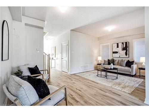 26 Bentgrass Drive, Welland, ON - Indoor Photo Showing Living Room