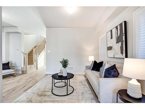 26 Bentgrass Drive, Welland, ON - Indoor Photo Showing Living Room