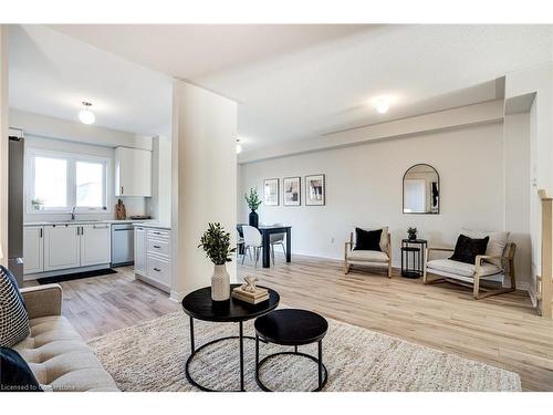 26 Bentgrass Drive, Welland, ON - Indoor Photo Showing Living Room