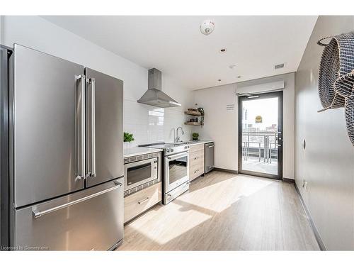 2901-60 Charles Street W, Kitchener, ON - Indoor Photo Showing Kitchen With Stainless Steel Kitchen