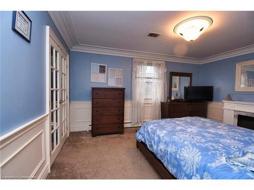 888 Mckenzie Road, Oneida, ON - Indoor Photo Showing Bedroom