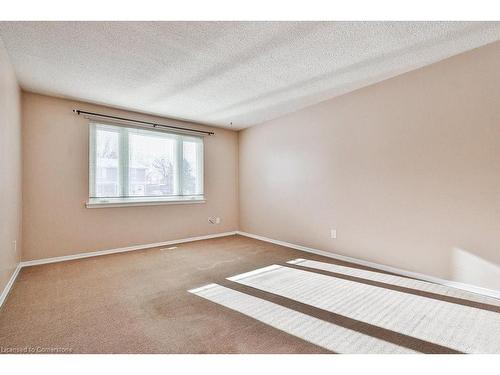 2251 Manchester Drive, Burlington, ON - Indoor Photo Showing Other Room