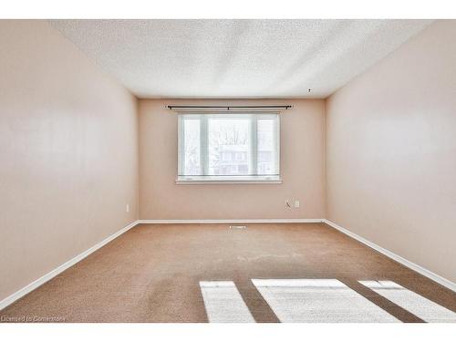 2251 Manchester Drive, Burlington, ON - Indoor Photo Showing Other Room