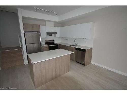 26-1121 Cooke Boulevard, Burlington, ON - Indoor Photo Showing Kitchen With Double Sink