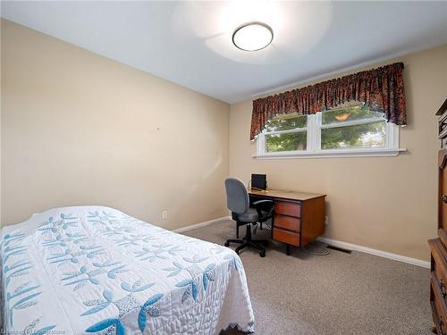 5244 Cedar Springs Road, Burlington, ON - Indoor Photo Showing Bedroom