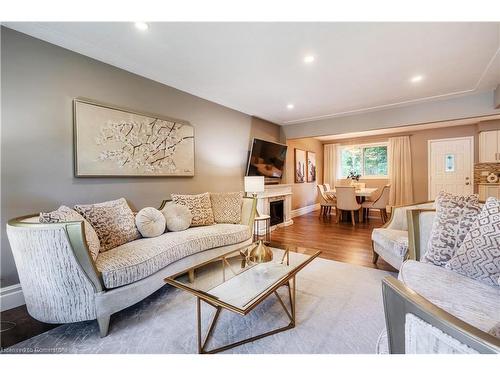 470 John Frederick Drive, Ancaster, ON - Indoor Photo Showing Living Room