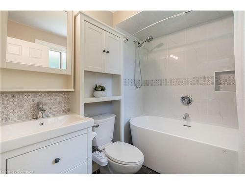 470 John Frederick Drive, Ancaster, ON - Indoor Photo Showing Bathroom