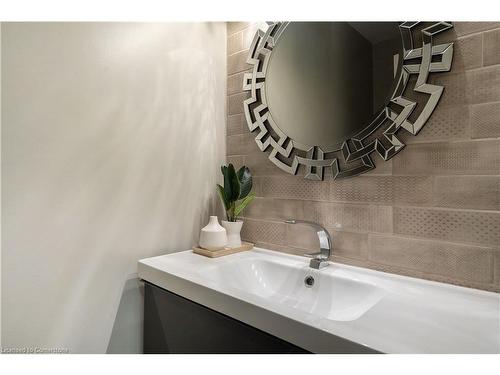 470 John Frederick Drive, Ancaster, ON - Indoor Photo Showing Bathroom