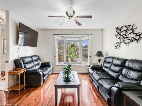 103 Williamson Drive, Haldimand County, ON - Indoor Photo Showing Living Room