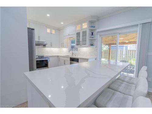 59 Kopperfield Lane, Mount Hope, ON - Indoor Photo Showing Kitchen With Upgraded Kitchen