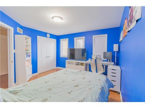 59 Kopperfield Lane, Mount Hope, ON - Indoor Photo Showing Bedroom