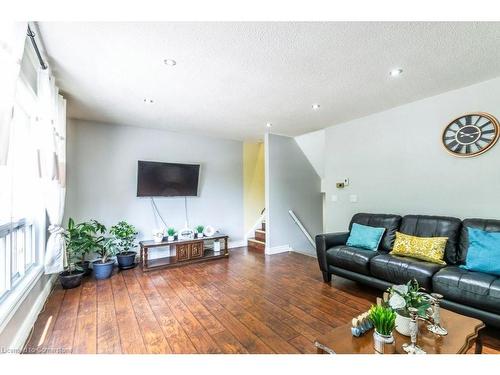 M7-444 Stone Church Road W, Hamilton, ON - Indoor Photo Showing Living Room