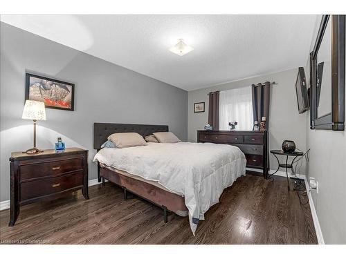 22 Brookheath Lane, Glanbrook, ON - Indoor Photo Showing Bedroom