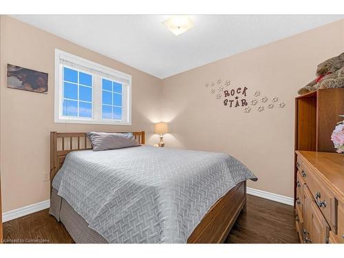 22 Brookheath Lane, Glanbrook, ON - Indoor Photo Showing Bedroom