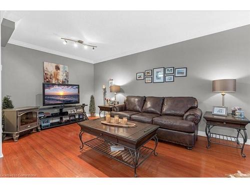 22 Brookheath Lane, Glanbrook, ON - Indoor Photo Showing Living Room