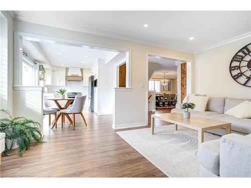 175 Spring Creek Drive, Waterdown, ON - Indoor Photo Showing Living Room