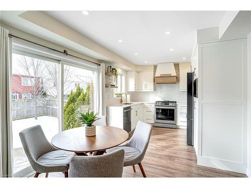 175 Spring Creek Drive, Waterdown, ON - Indoor Photo Showing Dining Room