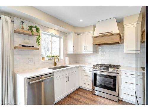 175 Spring Creek Drive, Waterdown, ON - Indoor Photo Showing Kitchen With Upgraded Kitchen