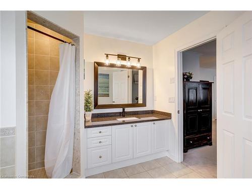 175 Spring Creek Drive, Waterdown, ON - Indoor Photo Showing Bathroom