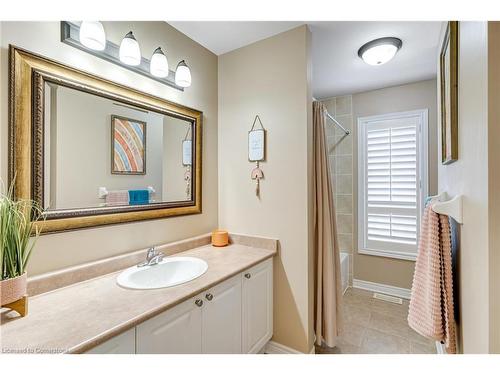 175 Spring Creek Drive, Waterdown, ON - Indoor Photo Showing Bathroom