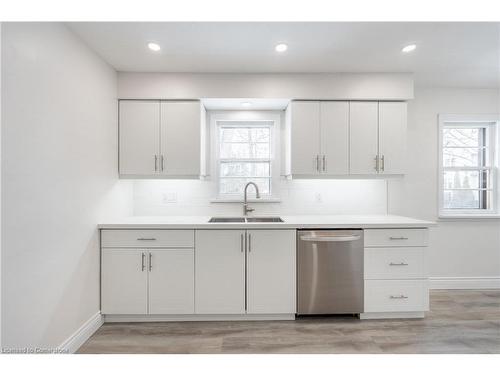 1008 Haist Street, Fonthill, ON - Indoor Photo Showing Kitchen