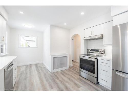 1008 Haist Street, Fonthill, ON - Indoor Photo Showing Kitchen