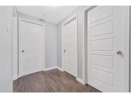 8 Muscot Drive, Hamilton, ON - Indoor Photo Showing Other Room