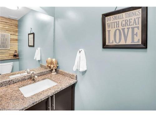 70 Oakdale Boulevard, Smithville, ON - Indoor Photo Showing Bathroom