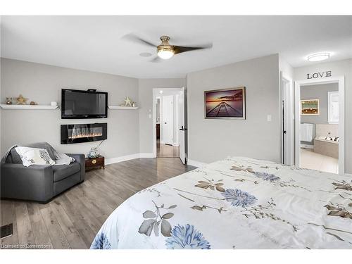 70 Oakdale Boulevard, Smithville, ON - Indoor Photo Showing Bedroom