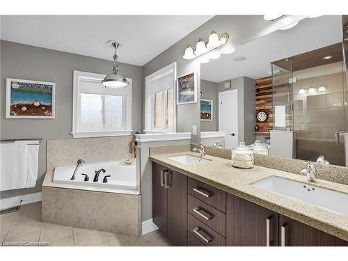 70 Oakdale Boulevard, Smithville, ON - Indoor Photo Showing Bathroom