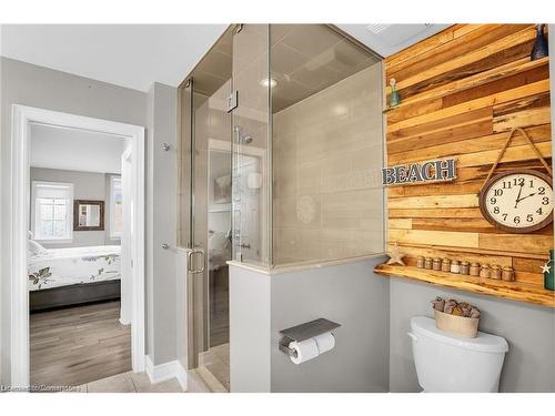 70 Oakdale Boulevard, Smithville, ON - Indoor Photo Showing Bathroom