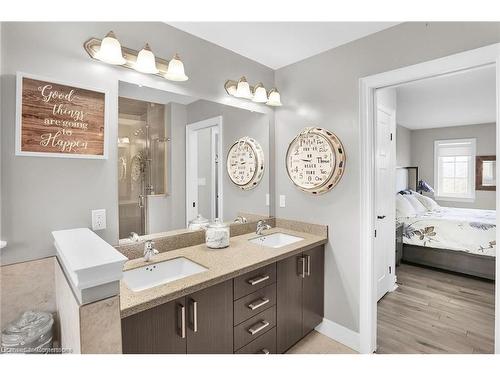 70 Oakdale Boulevard, Smithville, ON - Indoor Photo Showing Bathroom