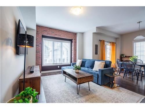 57-377 Glancaster Road, Ancaster, ON - Indoor Photo Showing Living Room