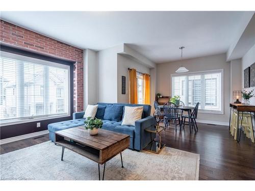 57-377 Glancaster Road, Ancaster, ON - Indoor Photo Showing Living Room