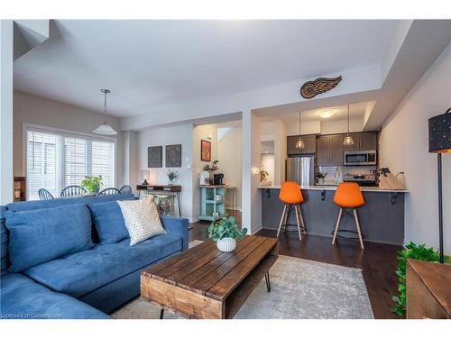 57-377 Glancaster Road, Ancaster, ON - Indoor Photo Showing Living Room