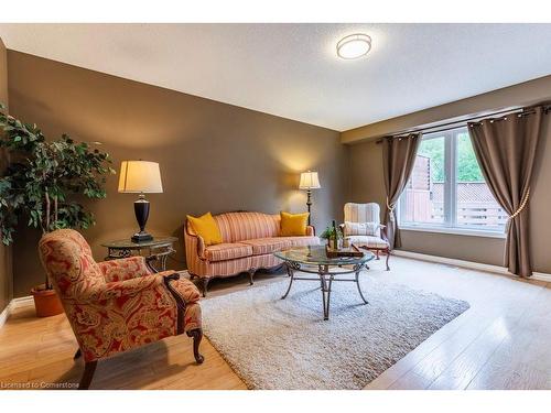 45 Tartan Drive, Caledonia, ON - Indoor Photo Showing Living Room