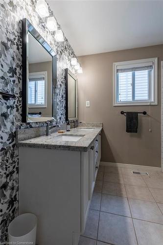 45 Tartan Drive, Caledonia, ON - Indoor Photo Showing Bathroom