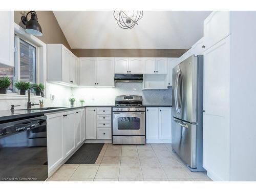 45 Tartan Drive, Caledonia, ON - Indoor Photo Showing Kitchen