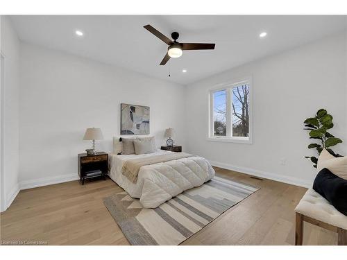 794 South Coast Drive, Peacock Point, ON - Indoor Photo Showing Bedroom