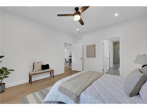 794 South Coast Drive, Peacock Point, ON - Indoor Photo Showing Bedroom