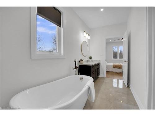 794 South Coast Drive, Peacock Point, ON - Indoor Photo Showing Bathroom