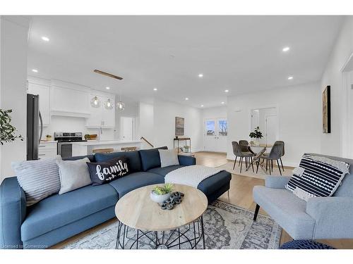 794 South Coast Drive, Peacock Point, ON - Indoor Photo Showing Living Room